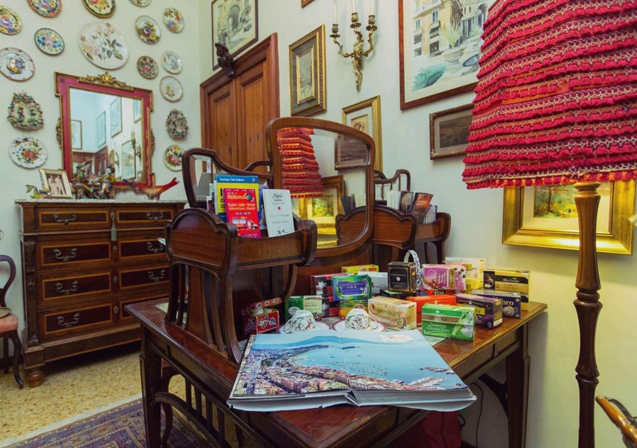 Atmosfere Del Centro Storico Naples