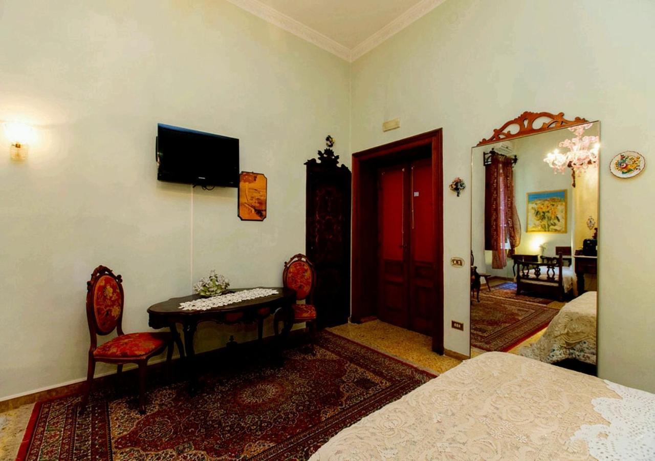 Atmosfere Del Centro Storico Couette-café 3*