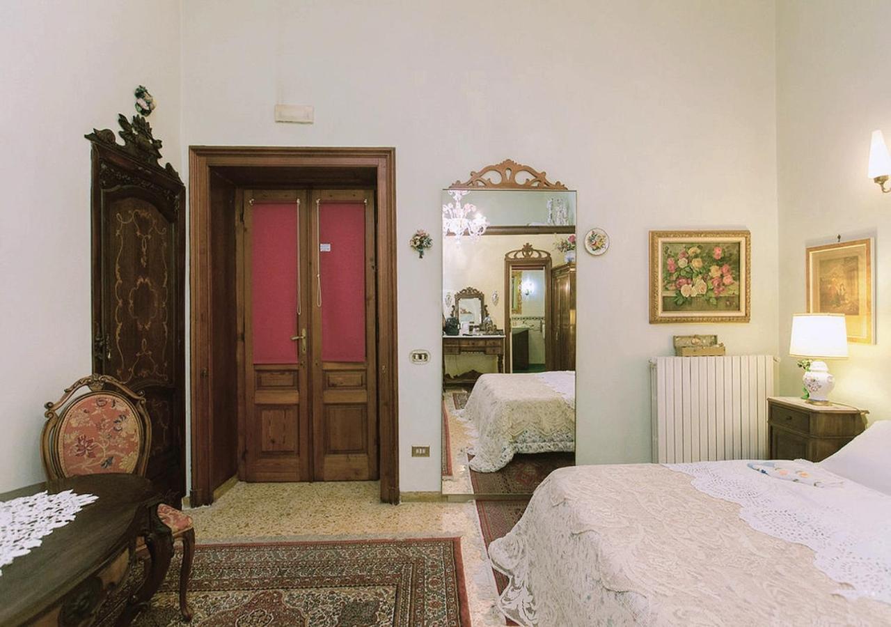 Atmosfere Del Centro Storico Naples